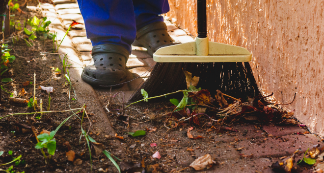 近所の方がゴミを拾ってくれていて気を使う画像